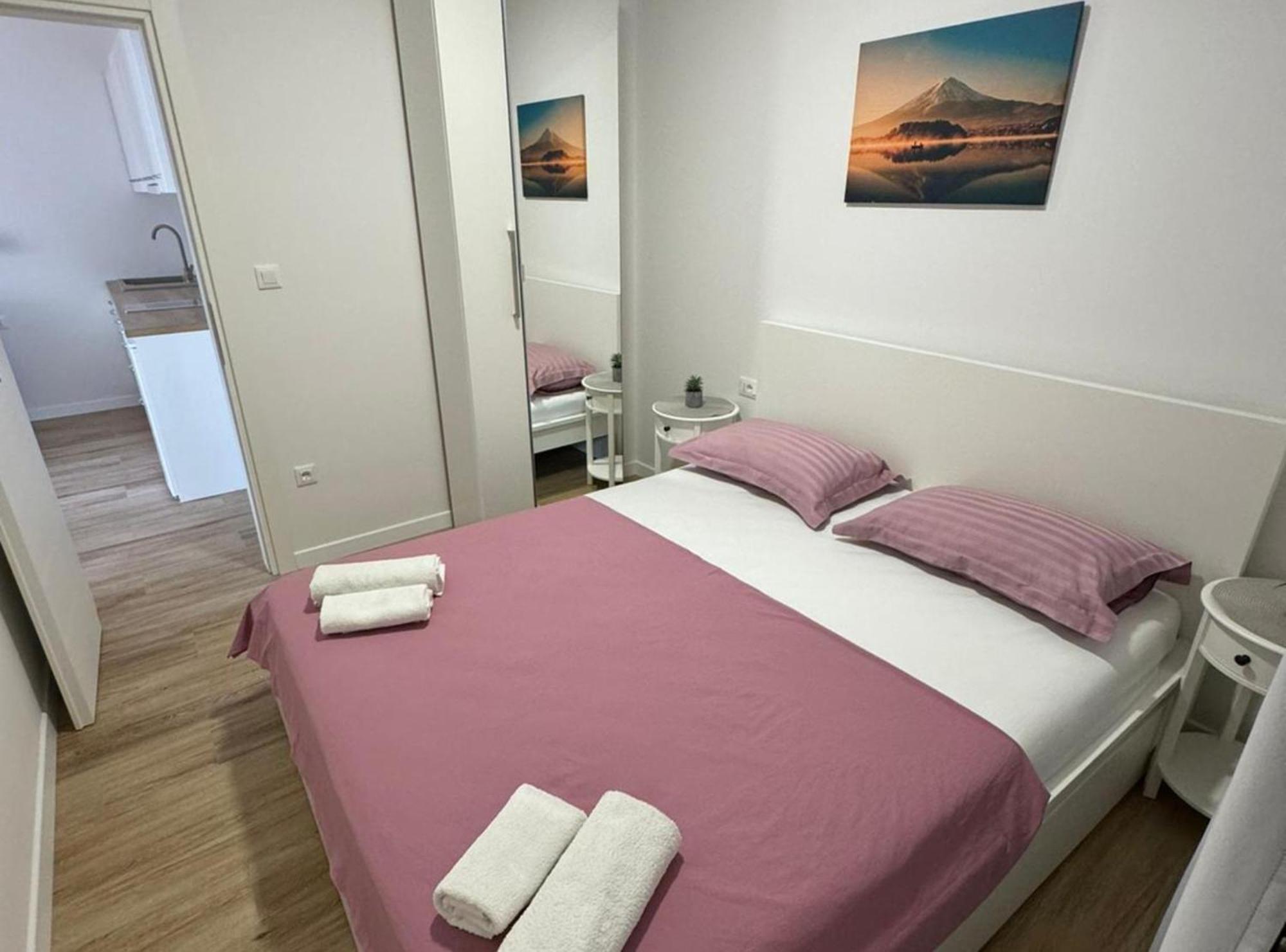 Apartment & Rooms Papa Mlini Eksteriør billede