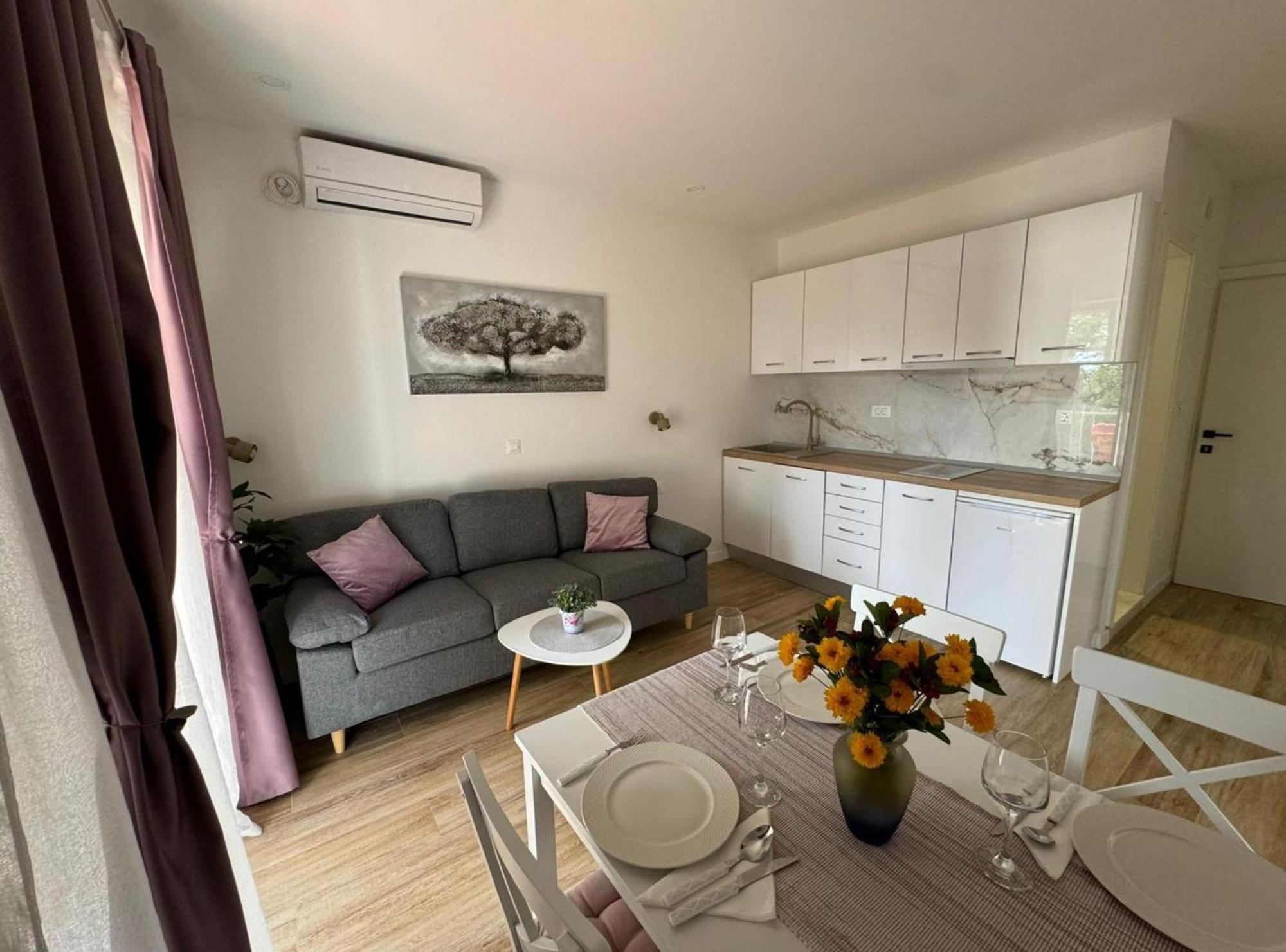 Apartment & Rooms Papa Mlini Eksteriør billede